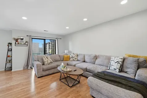 9331 Landings Lane Des Plaines IL 60016