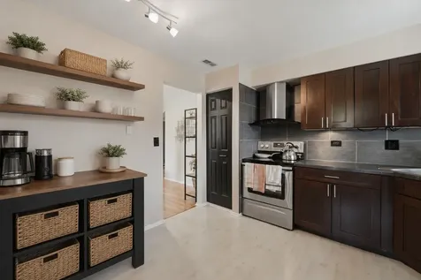 9331 Landings Lane Des Plaines IL 60016
