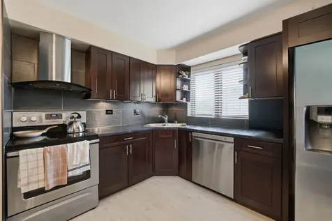 9331 Landings Lane Des Plaines IL 60016
