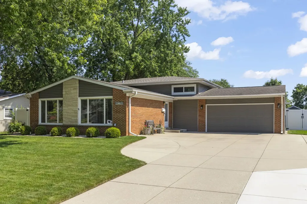 15W621 Diversey Avenue Elmhurst IL 60126