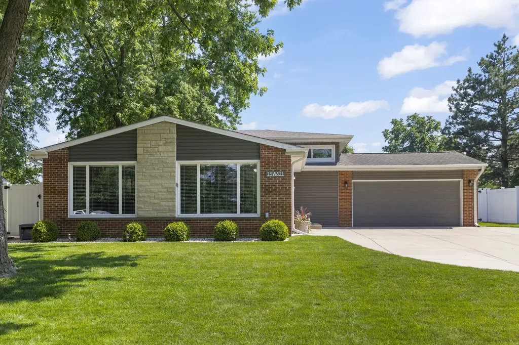 15W621 Diversey Avenue Elmhurst IL 60126