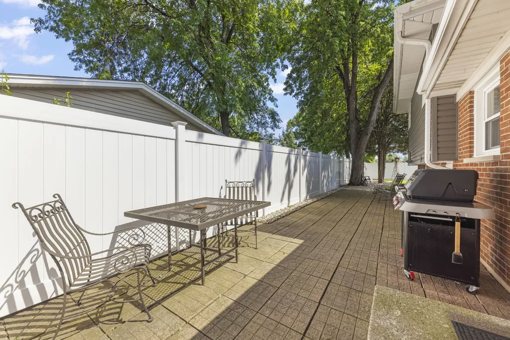 15W621 Diversey Avenue Elmhurst IL 60126