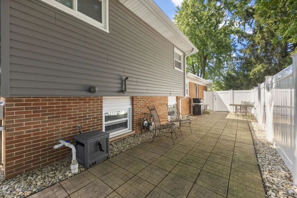 15W621 Diversey Avenue Elmhurst IL 60126
