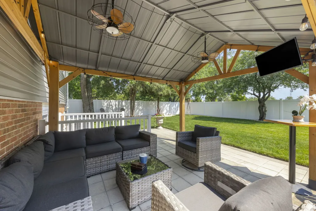 15W621 Diversey Avenue Elmhurst IL 60126