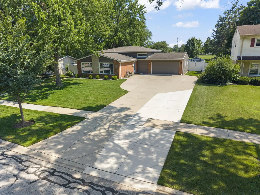 15W621 Diversey Avenue Elmhurst IL 60126