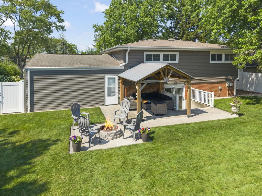 15W621 Diversey Avenue Elmhurst IL 60126