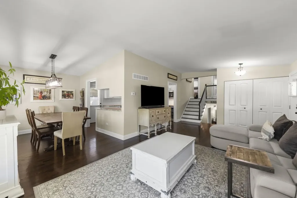 15W621 Diversey Avenue Elmhurst IL 60126