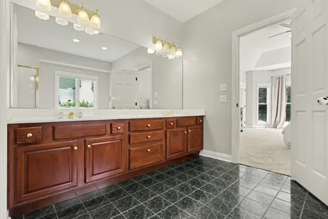 1204 North Oakridge Court Palatine IL 60067