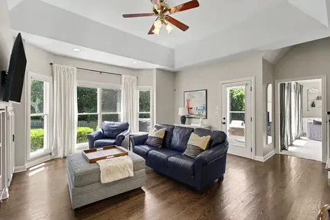 1204 North Oakridge Court Palatine IL 60067