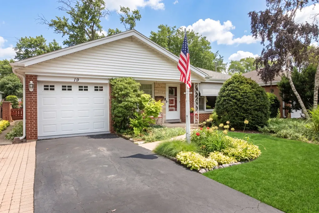 19 North Seminary Avenue Park Ridge IL 60068