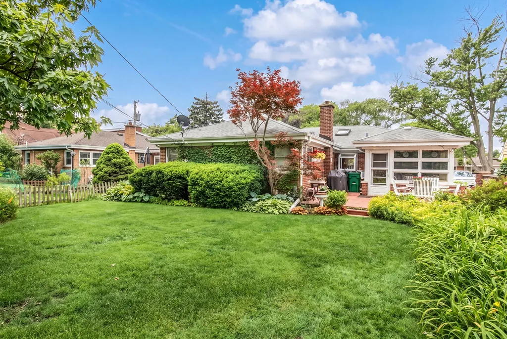 19 North Seminary Avenue Park Ridge IL 60068