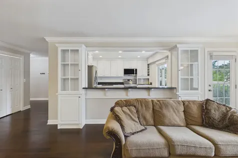 1528 Shire Circle Inverness IL 60067