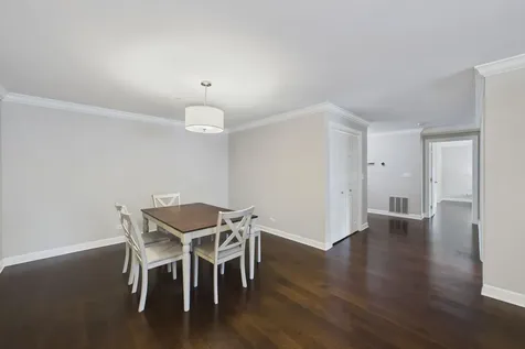 1528 Shire Circle Inverness IL 60067