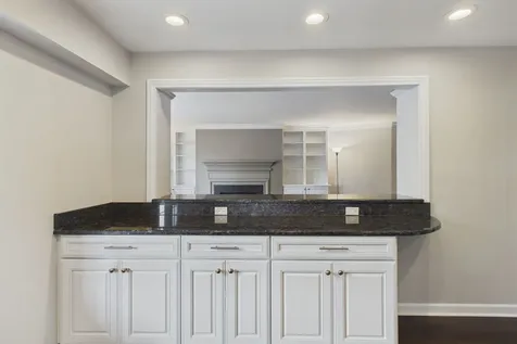 1528 Shire Circle Inverness IL 60067