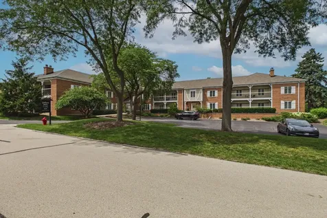 1528 Shire Circle Inverness IL 60067