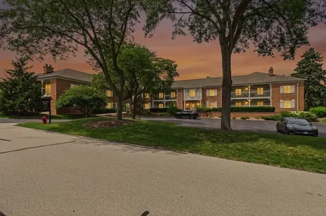 1528 Shire Circle Inverness IL 60067
