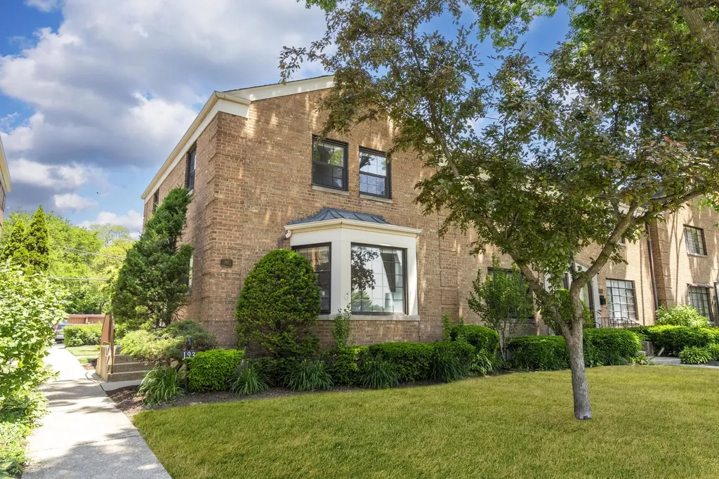 193 Fellows Court Elmhurst IL 60126