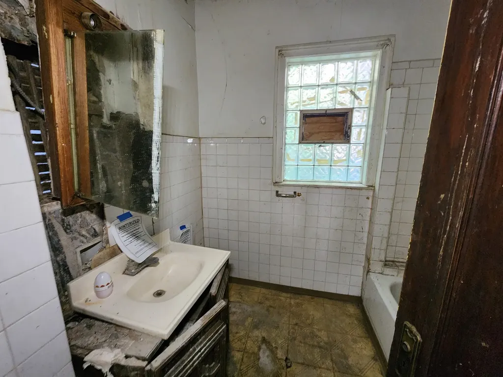 7952 South Langley Avenue Chicago IL 60619