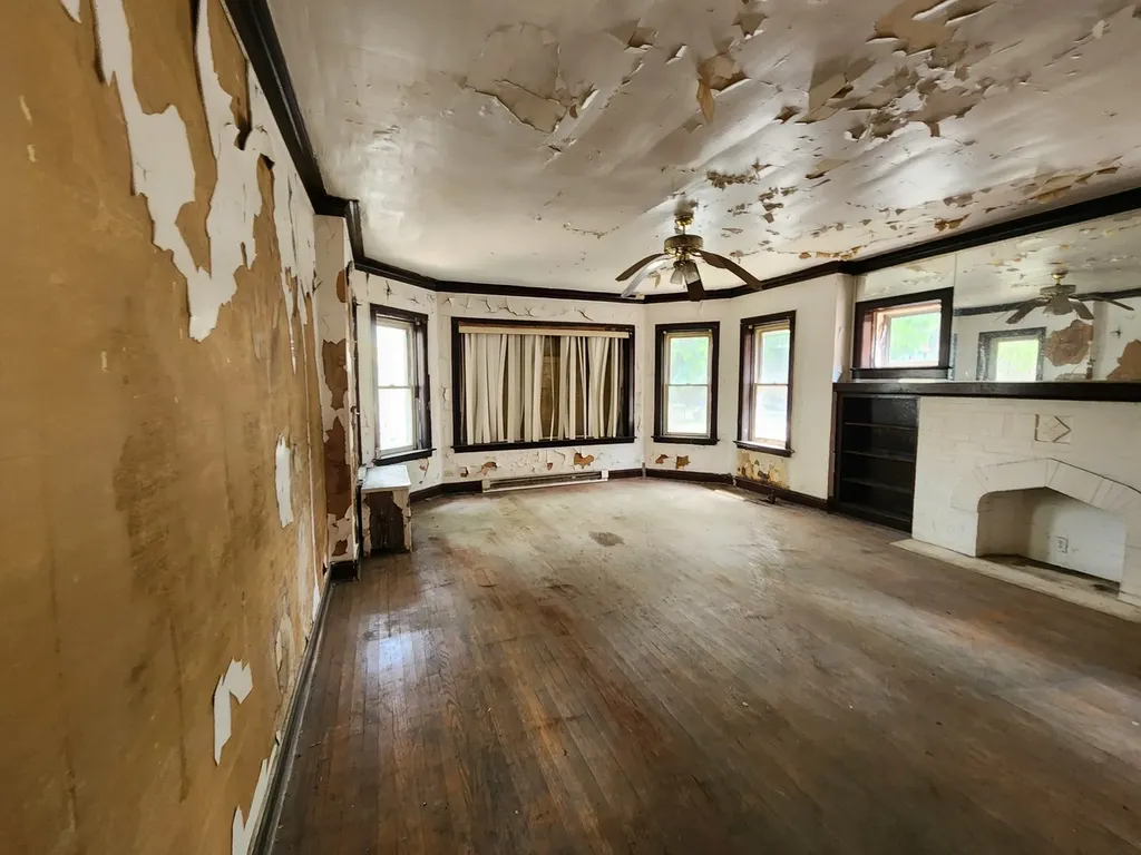 7952 South Langley Avenue Chicago IL 60619