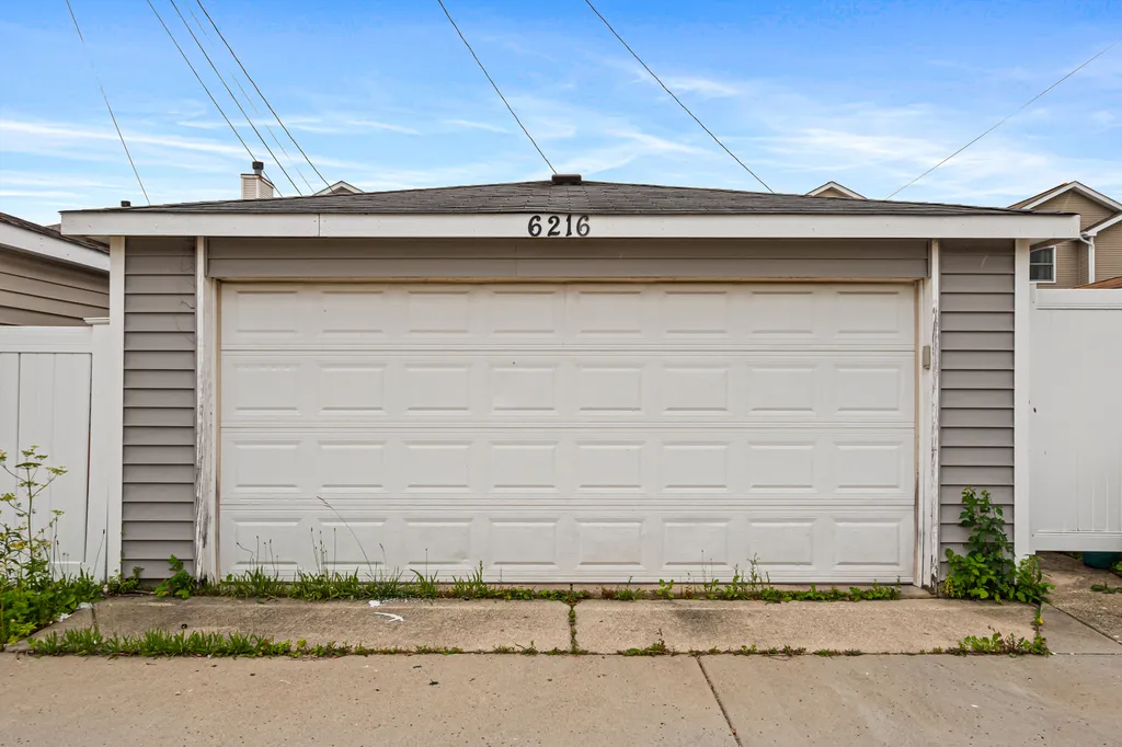 6216 West 60th Street Chicago IL 60638
