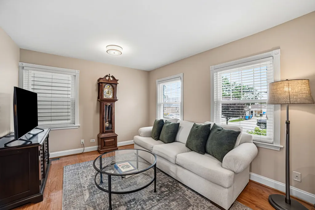 6216 West 60th Street Chicago IL 60638