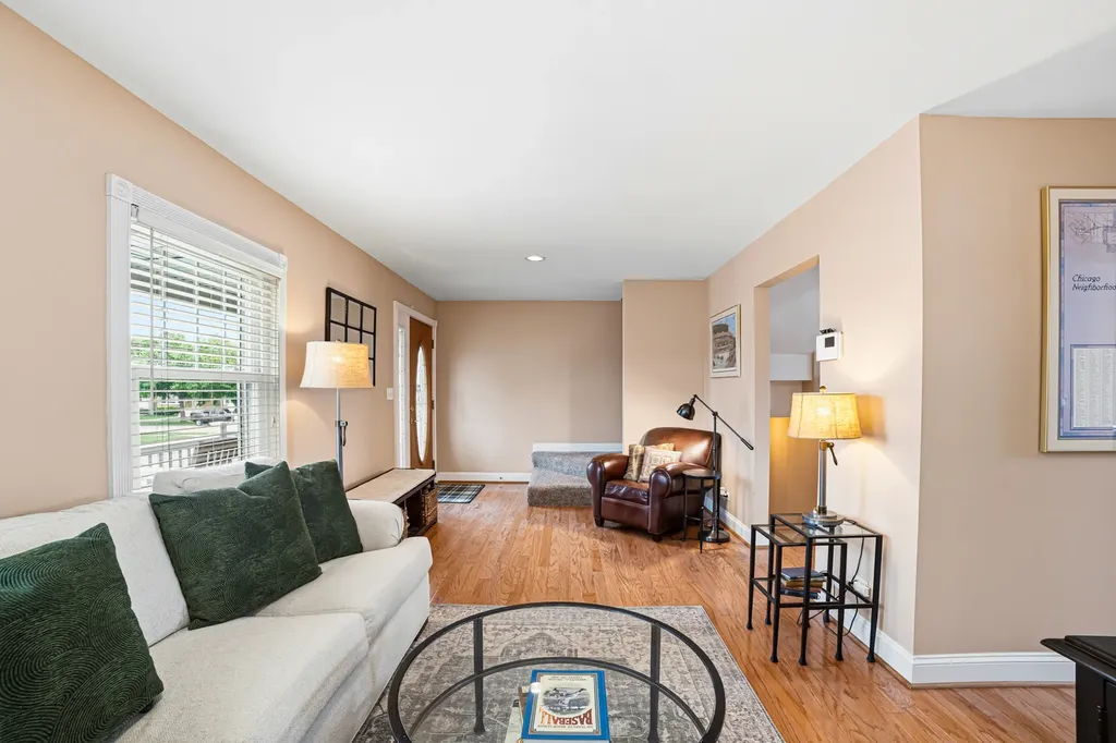 6216 West 60th Street Chicago IL 60638