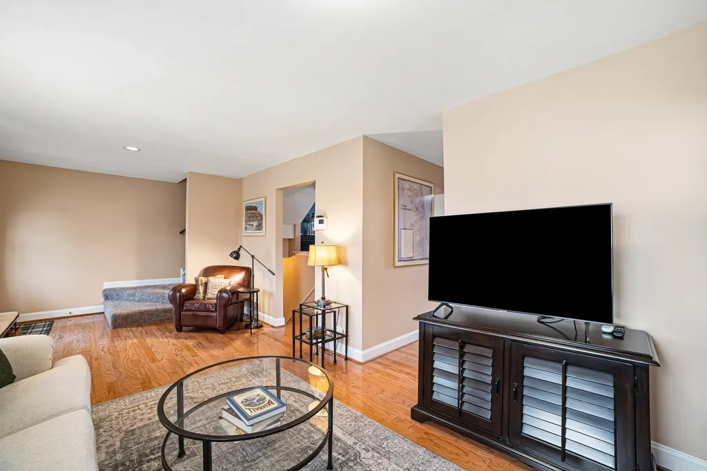 6216 West 60th Street Chicago IL 60638