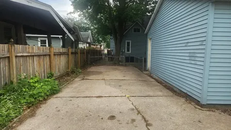 1518 9TH Avenue Rockford IL 61104