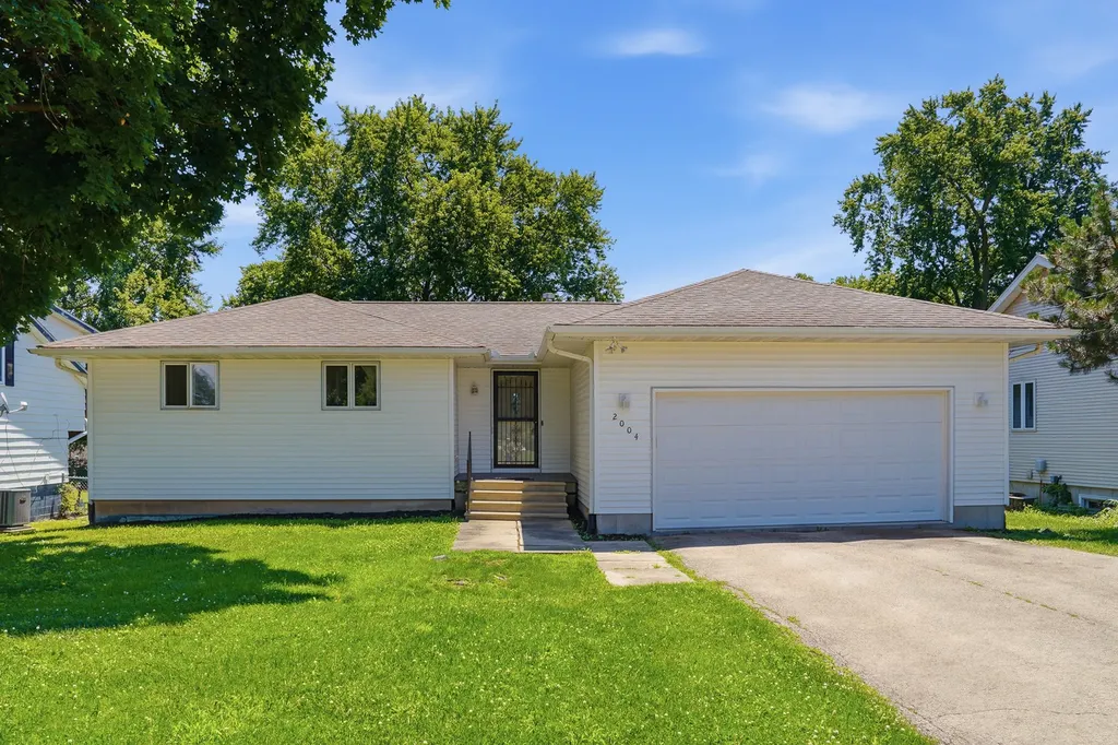 2004 West 4th Street Dixon IL 61021