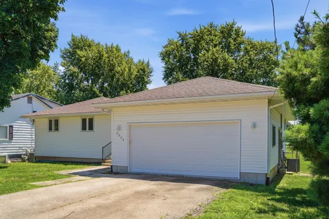 2004 West 4th Street Dixon IL 61021