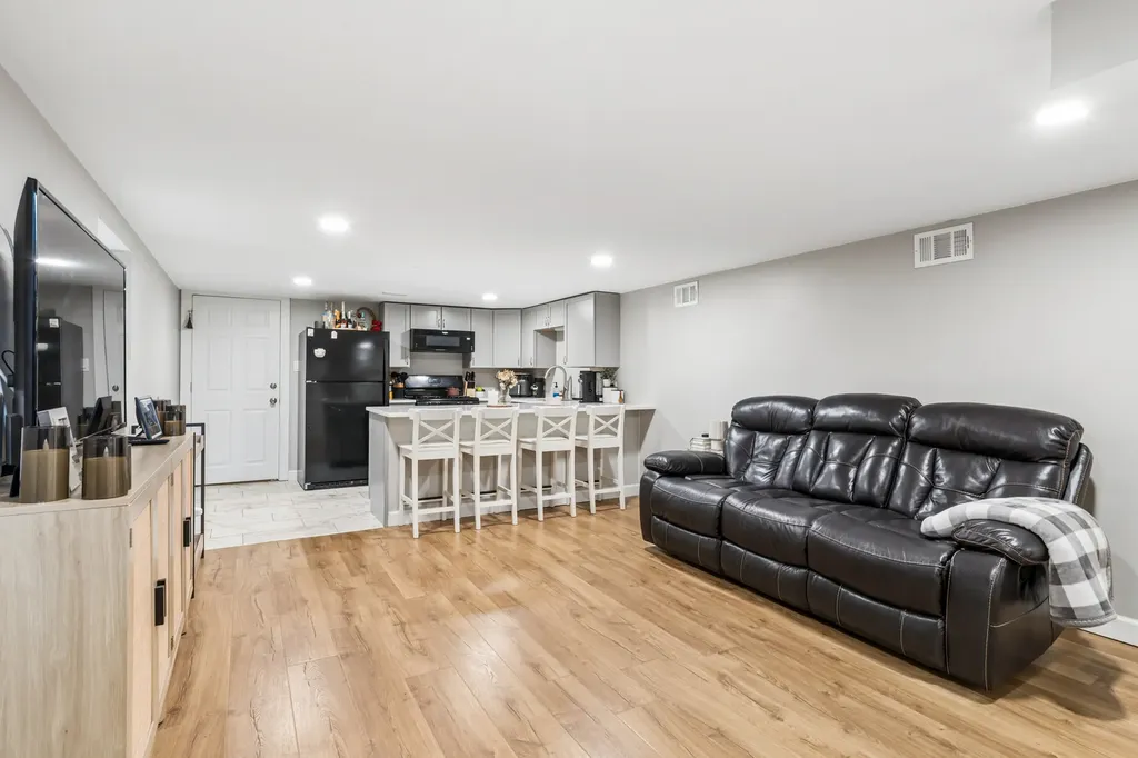 6150 West Thorndale Avenue Chicago IL 60646
