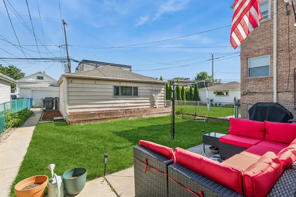 6150 West Thorndale Avenue Chicago IL 60646