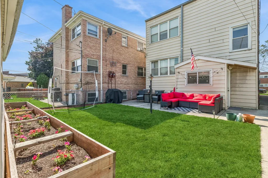 6150 West Thorndale Avenue Chicago IL 60646