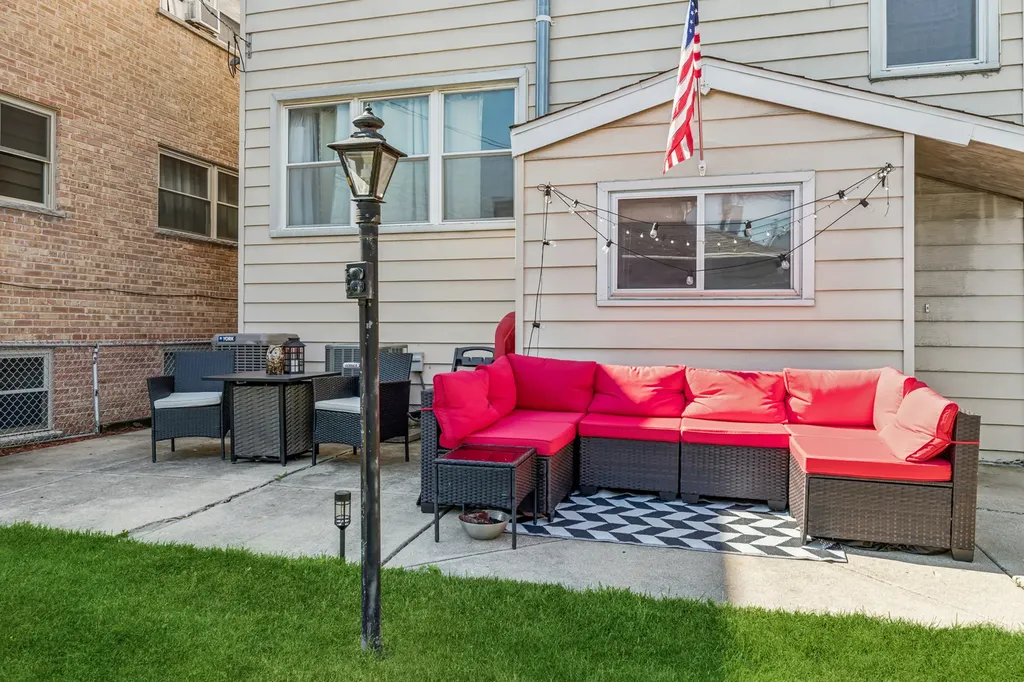 6150 West Thorndale Avenue Chicago IL 60646