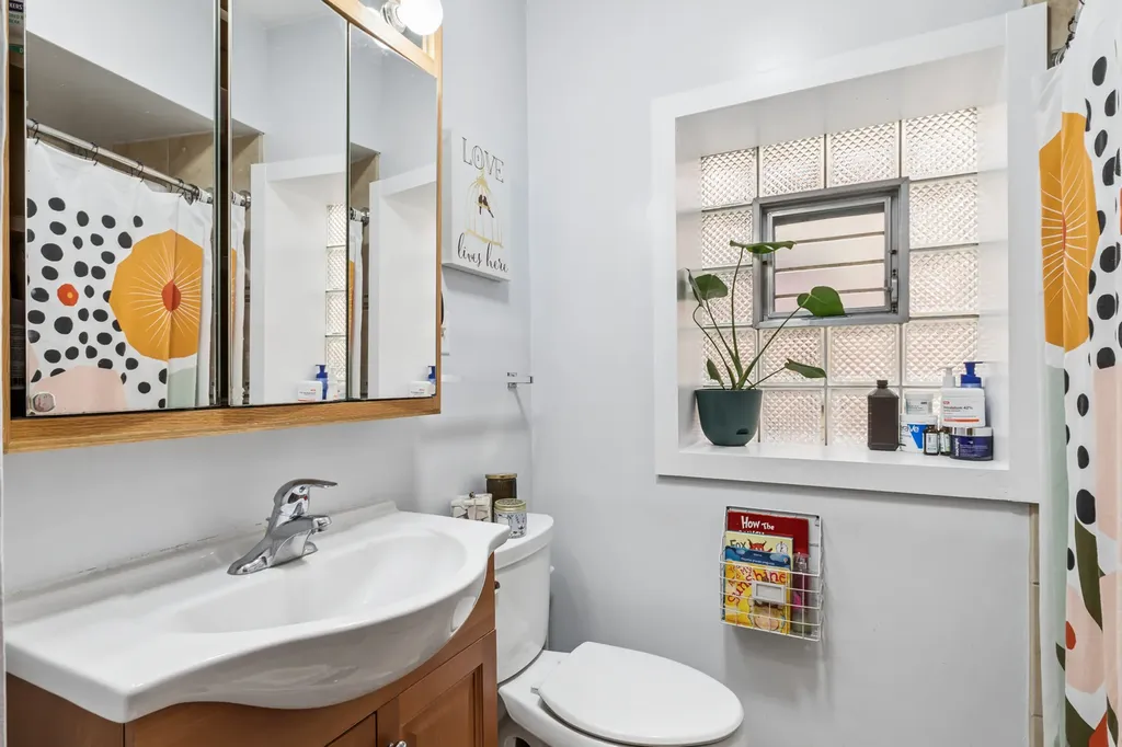 6150 West Thorndale Avenue Chicago IL 60646