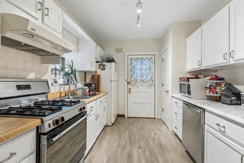 6150 West Thorndale Avenue Chicago IL 60646