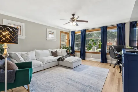 6150 West Thorndale Avenue Chicago IL 60646