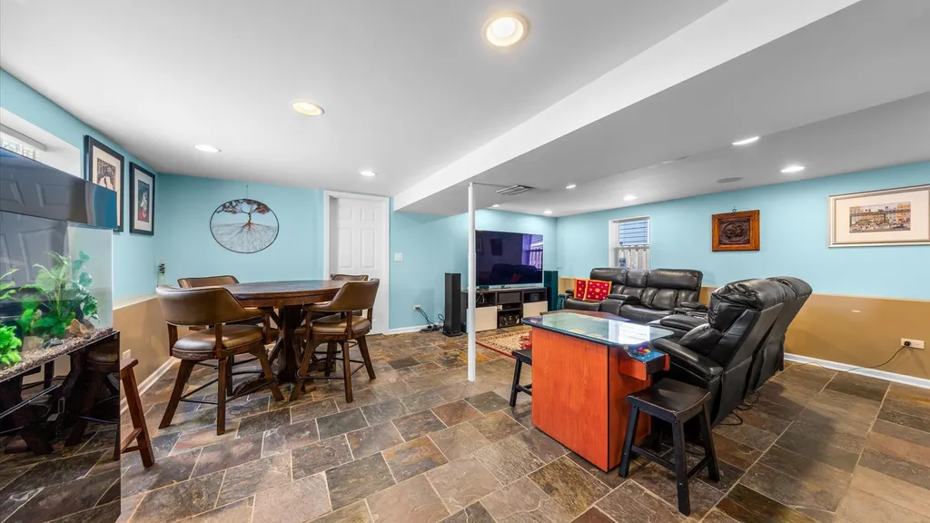 5818 West Byron Street Chicago IL 60634