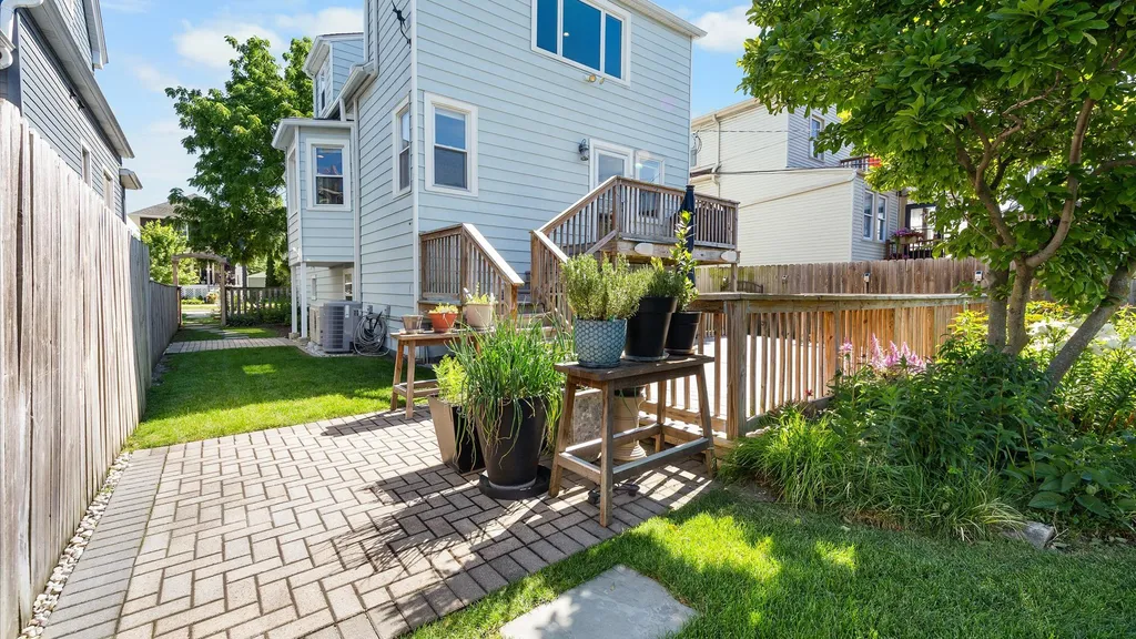 5818 West Byron Street Chicago IL 60634