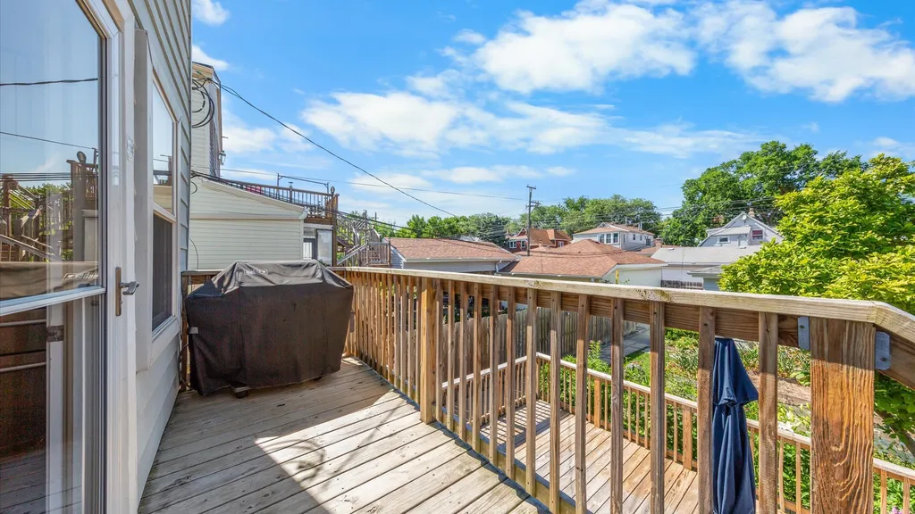 5818 West Byron Street Chicago IL 60634