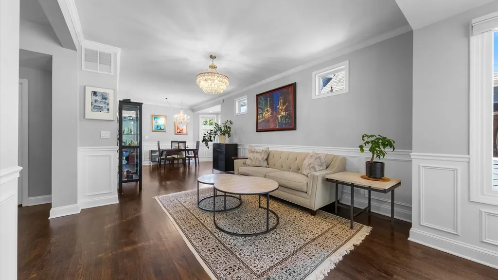 5818 West Byron Street Chicago IL 60634