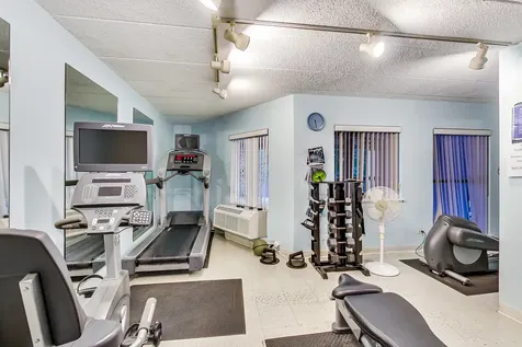 711 West Gordon Terrace Chicago IL 60613