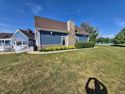 140 Lamplighter Poplar Grove IL 61065