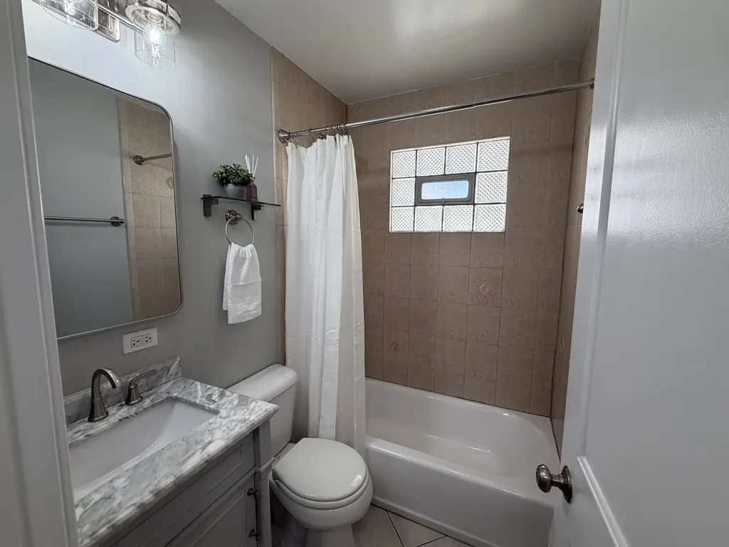 2204 Campbell Street Rolling Meadows IL 60008