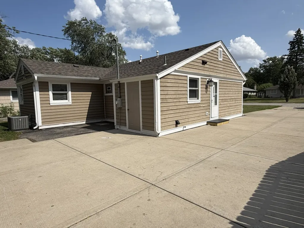 2204 Campbell Street Rolling Meadows IL 60008