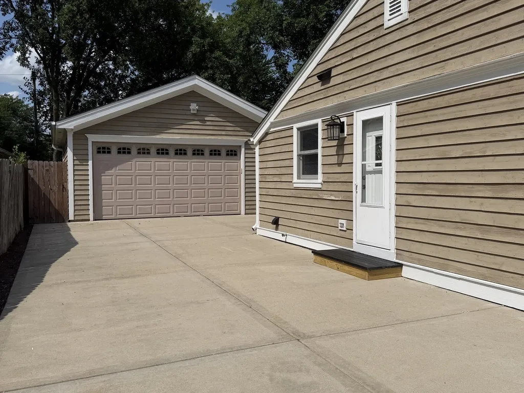 2204 Campbell Street Rolling Meadows IL 60008