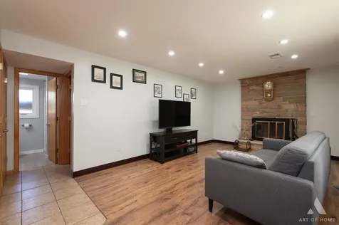 8140 West 91st Street Hickory Hills IL 60457
