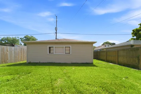 13227 South Escanaba Avenue Chicago IL 60633