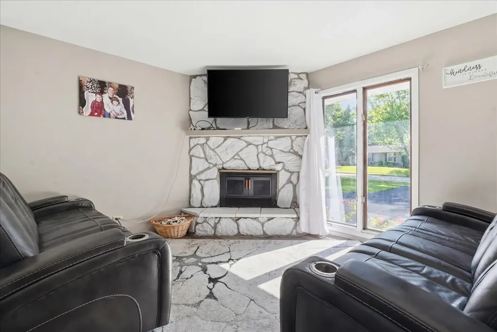 554 Longview Drive Antioch IL 60002