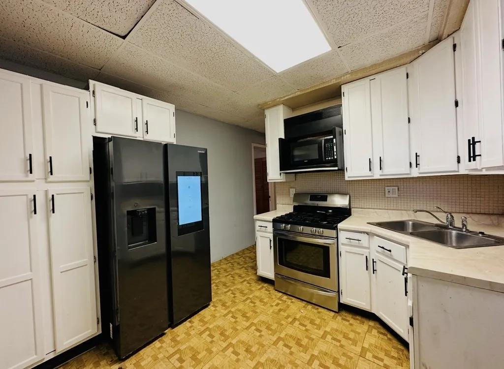 743 East 69th Place Chicago IL 60637